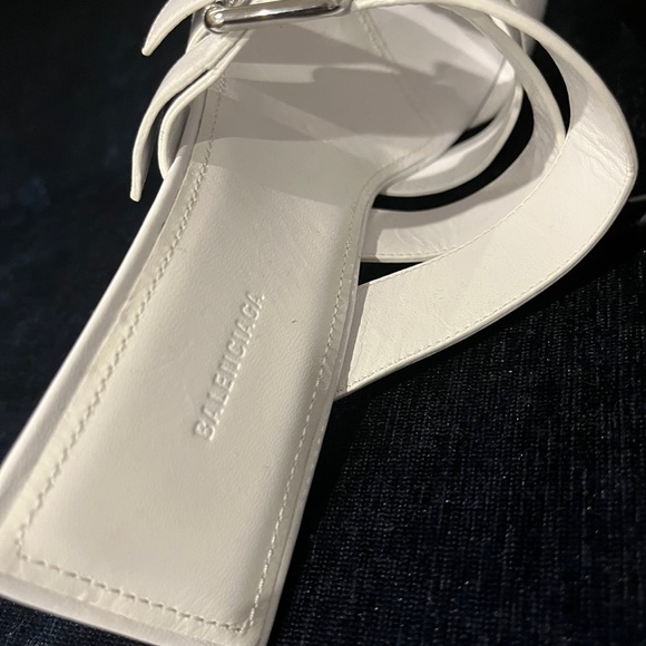 New edgy Balenciaga white leather sandals with straps with silver metal buckles. - Picture 5 of 8
